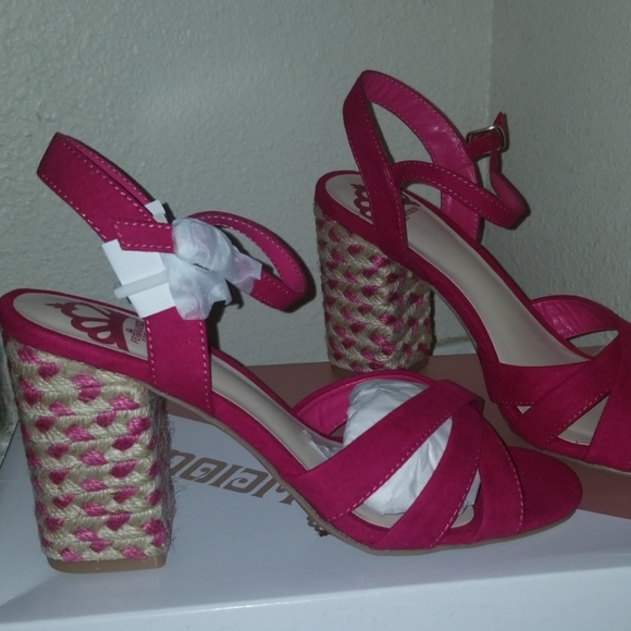 Heels - Picture 3 of 3